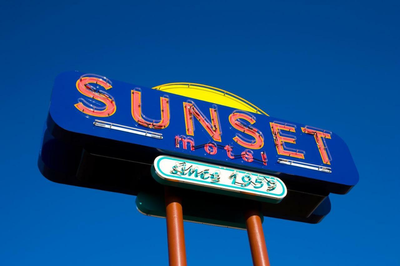 Sunset Motel Moriarty Bagian luar foto