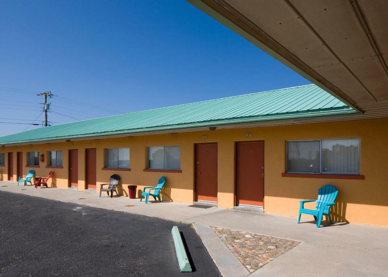 Sunset Motel Moriarty Bagian luar foto