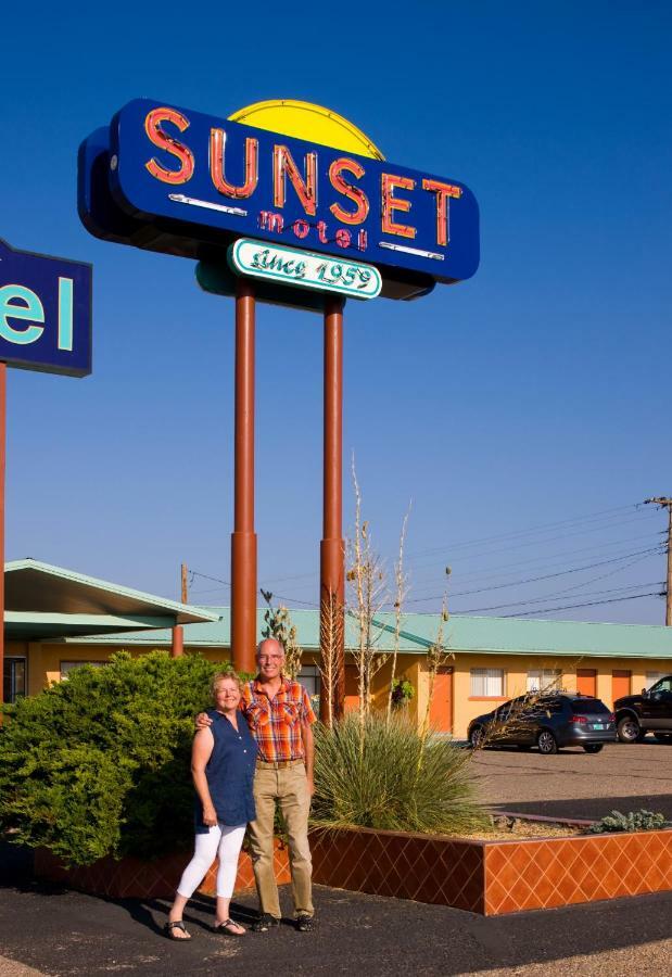 Sunset Motel Moriarty Bagian luar foto