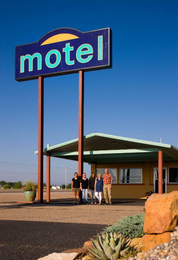 Sunset Motel Moriarty Bagian luar foto